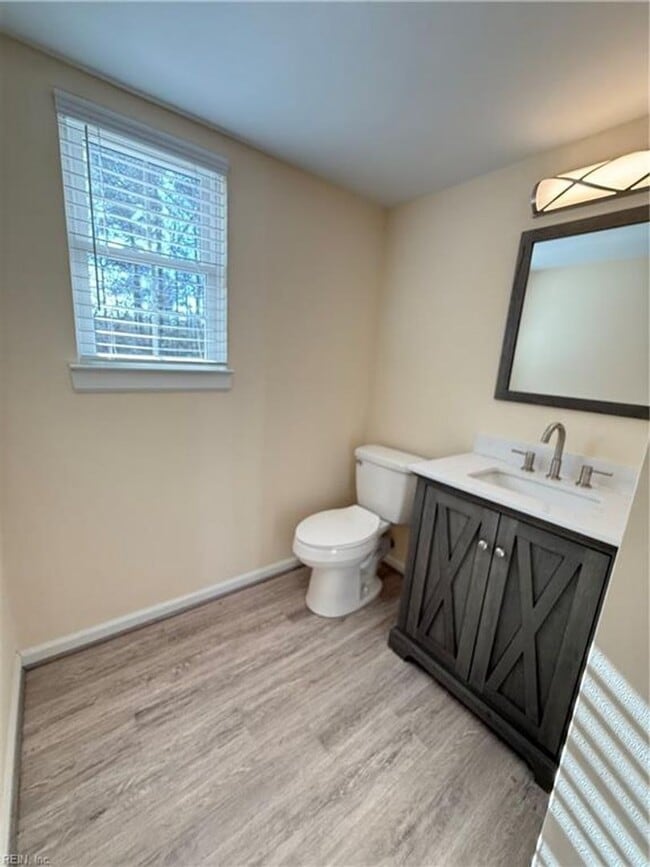 Building Photo - 3 BR 2.5 BA House