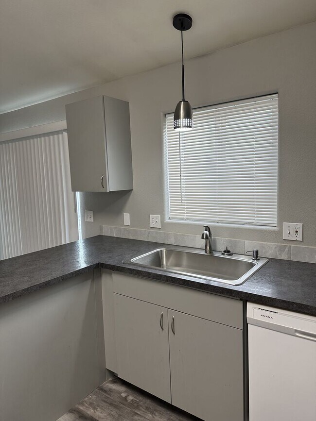 Foto del edificio - 3 bedroom, 2 bath house