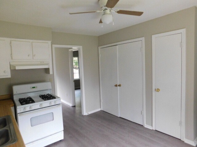 Foto del edificio - 3300 Greenway Dr