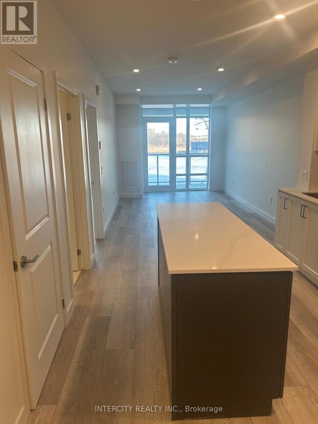 Building Photo - 461 Green Rd