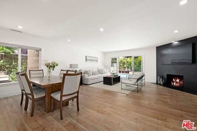 Foto del edificio - 16141 Dickens St