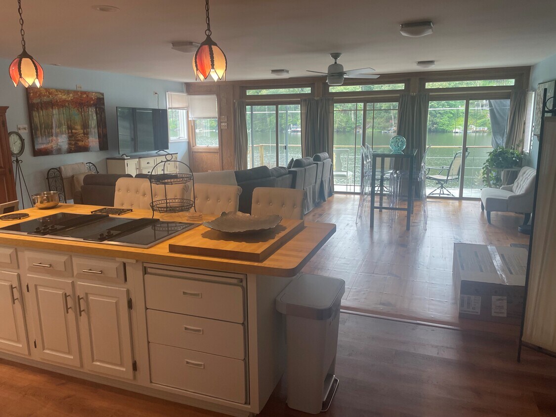 129 Lakemere Dr, Southbury, CT 06488 Apartments in Southbury, CT