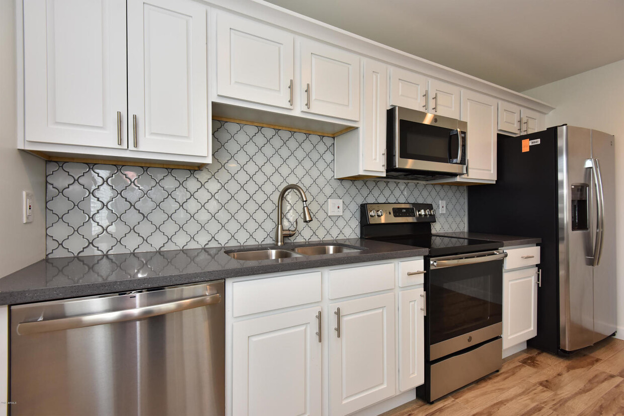 Kitchen - 2308 N 28th PL
