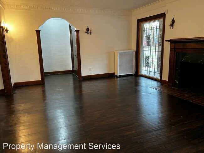 Building Photo - 16870 La Salle Ave