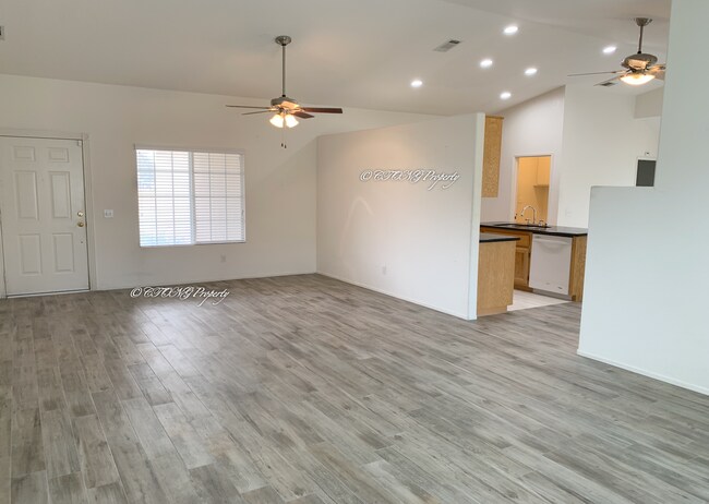Foto del edificio - 12399 Rimrock Ln