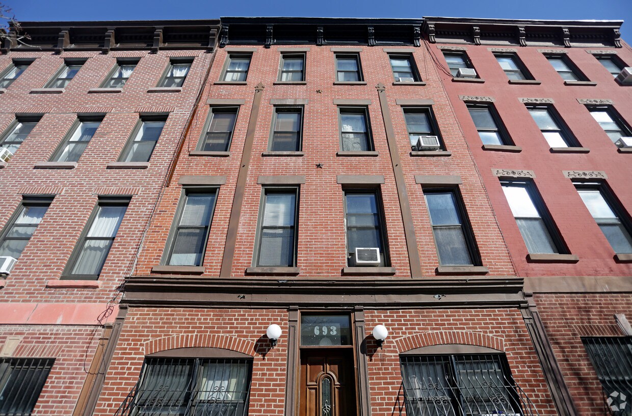 Building Photo - 693 Union St