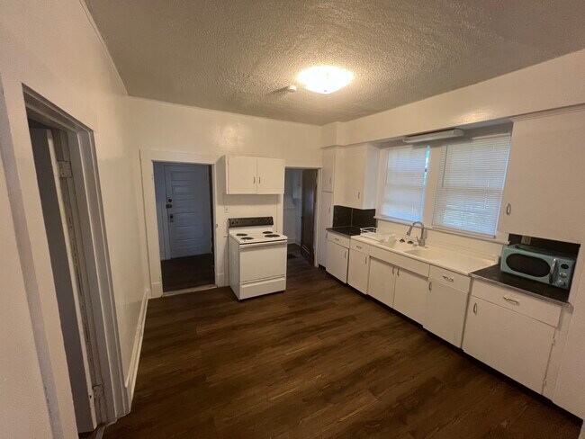 Foto del edificio - 2617 Forestdale Ave