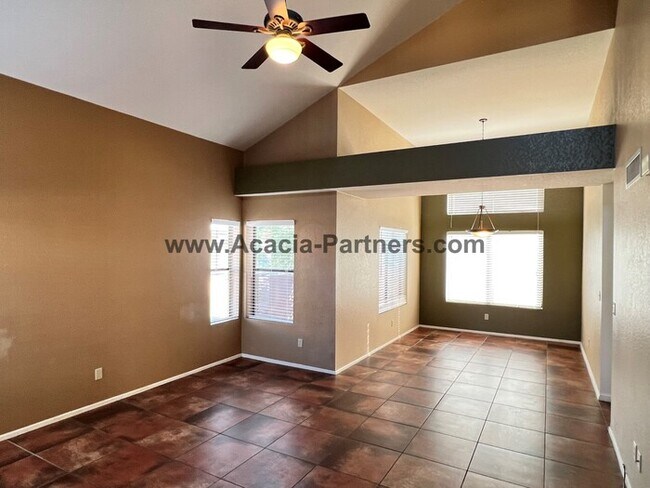 Building Photo - NW Three Bedroom/ 2 1/2 Bath Home