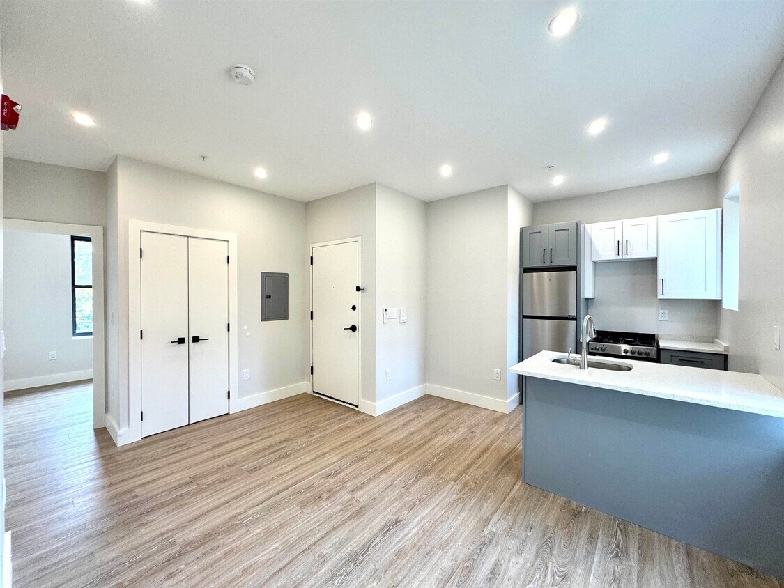 Foto principal - 103 Bostwick Ave