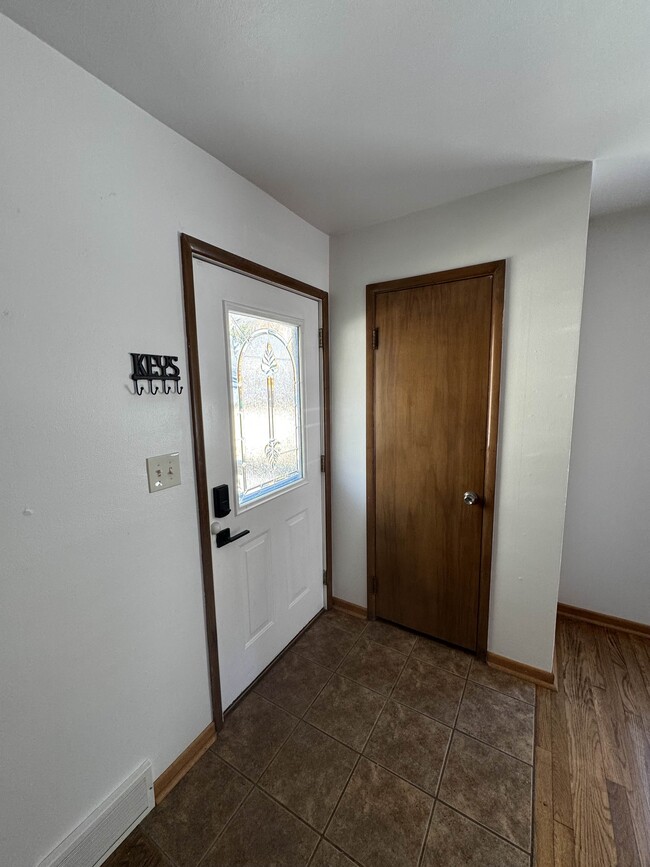 Foto del edificio - 337 W 2nd St