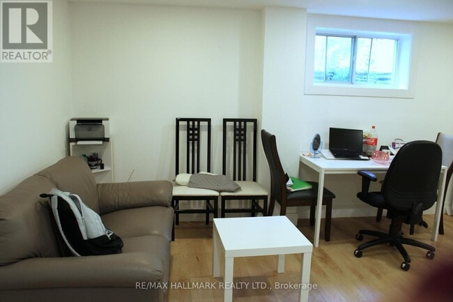 Building Photo - 439 Paliser Crescent S