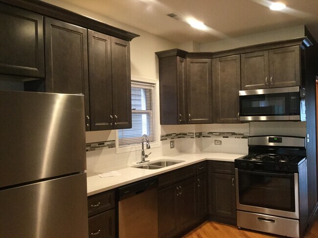 Foto del edificio - 1714 N Ashland Ave