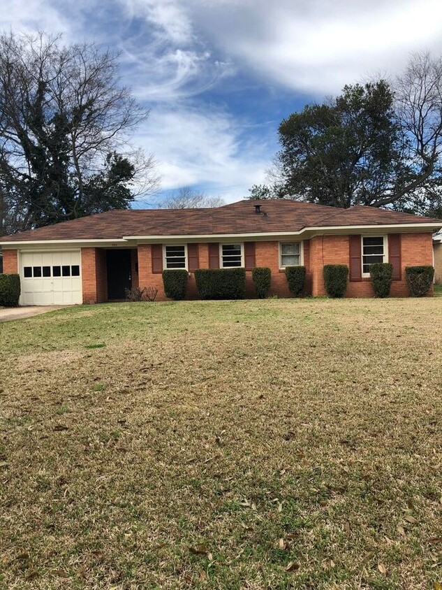 Primary Photo - *GREAT BROADMOOR HOME*