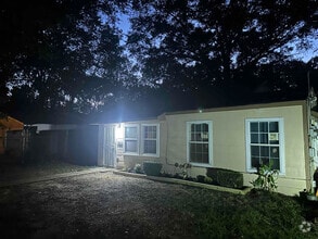 Building Photo - 3913 Ilano Dr