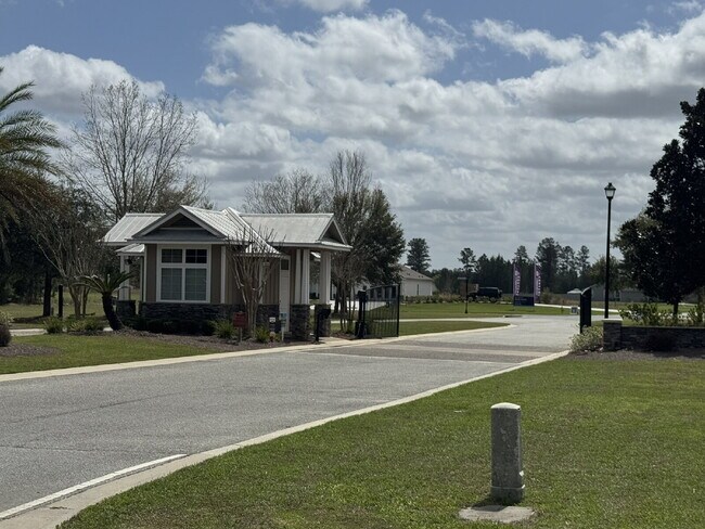 Building Photo - For Rent-  Spring Move in Special!!!!!!!  2nd Month's Rent FREE if you sign a lease before the en...