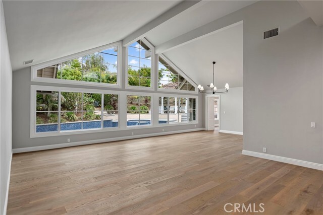 Foto del edificio - 19021 Canyon Dr