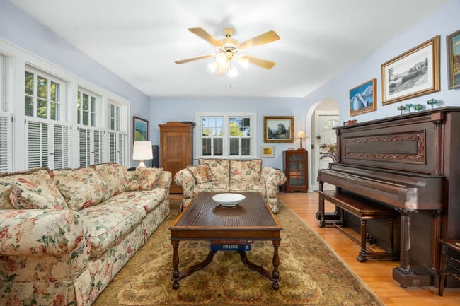 Foto del edificio - 630 Pleasant St