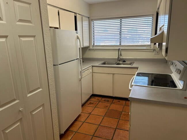 Building Photo - 2662 E Silk Oak Dr