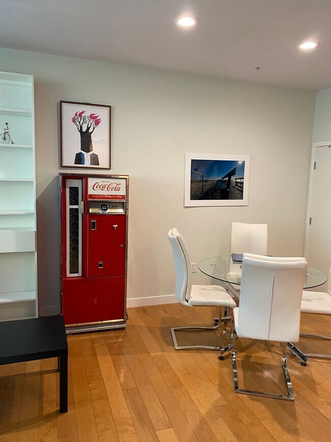 Building Photo - Downtown living