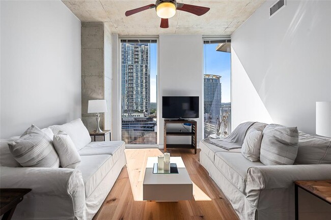 Building Photo - 360 Nueces St