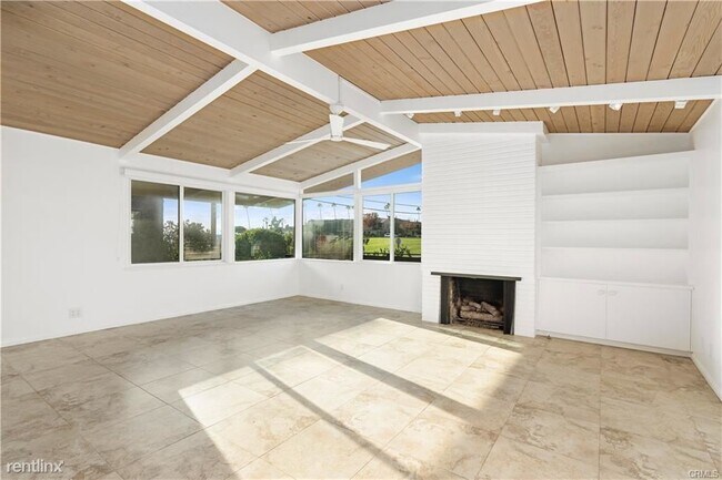 Foto del edificio - 3 br, 2 bath Duplex - 2500 1st Ave