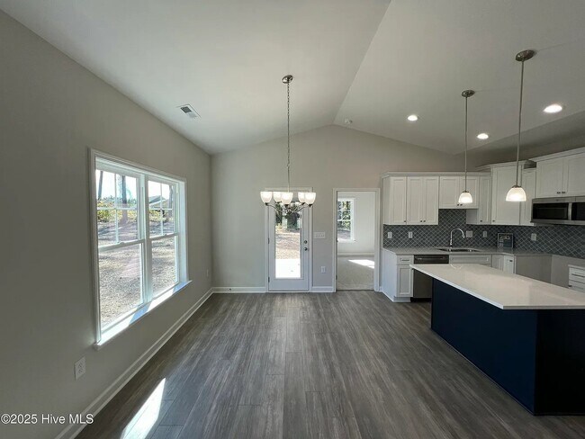 Foto del edificio - 403 Creeks Edge Dr