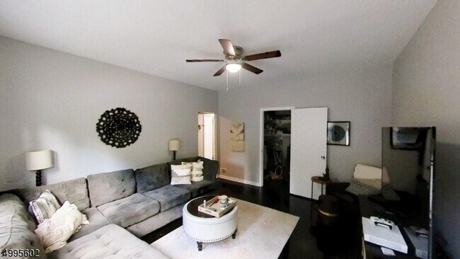 Foto del edificio - 312 Holmes St