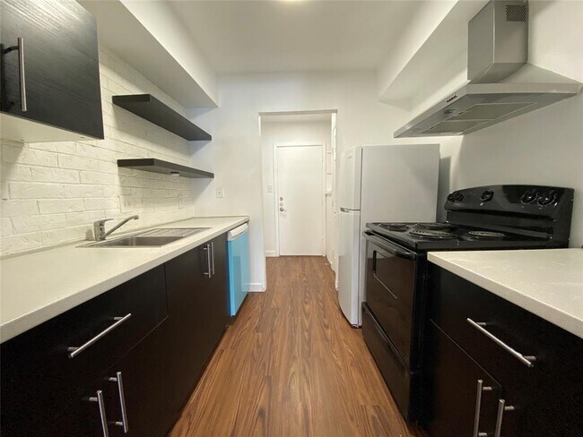 Foto del edificio - 8204 Sam Rayburn Dr