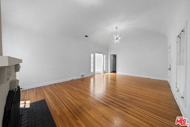 Building Photo - 107 S Lucerne Blvd
