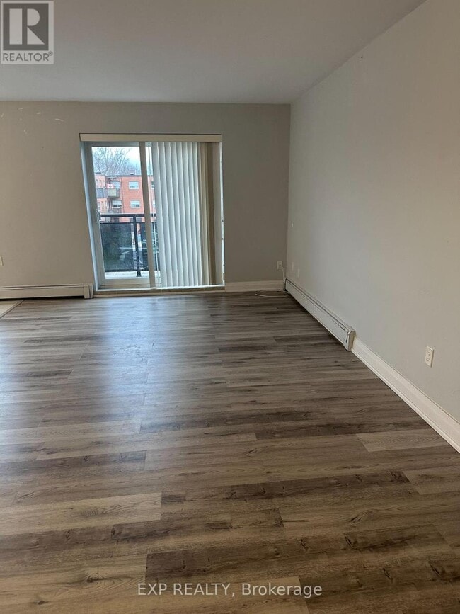 Photo du bâtiment - 579 Clare Ave