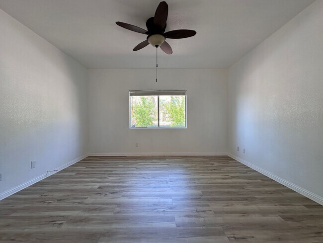 Building Photo - First Floor Condo with 2 Beds, 2 Baths, an...