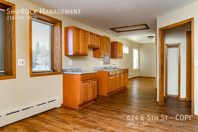 Foto del edificio - 624 E 5th St
