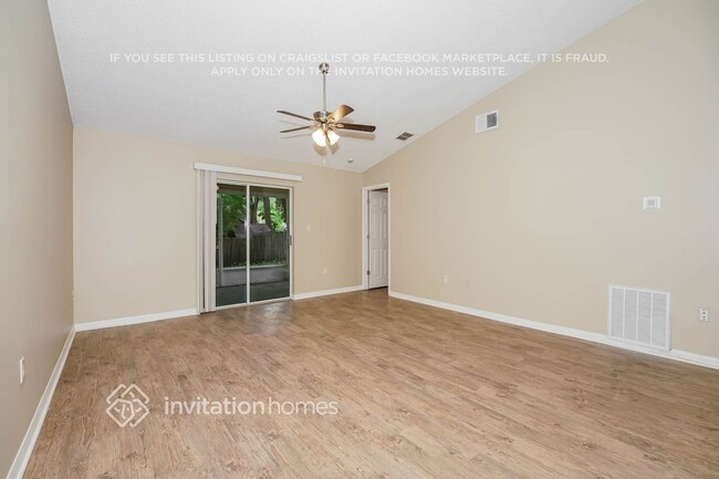 Building Photo - 7314 Carillon Ave