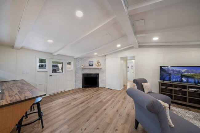 Building Photo - 1255 Songbird Dr