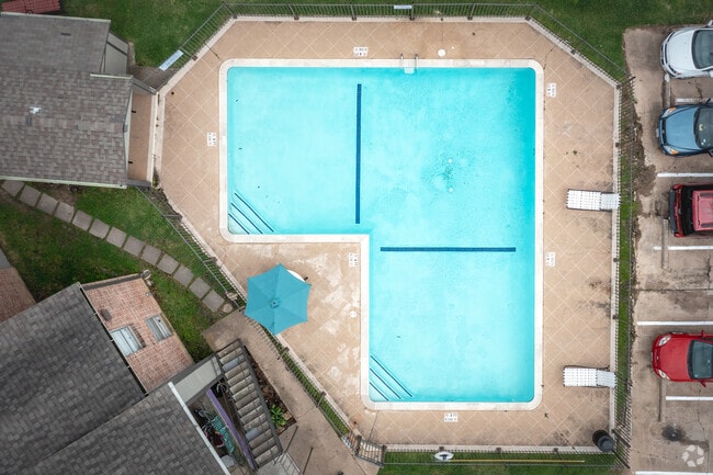 2 Pools - Willow Bend Apartments