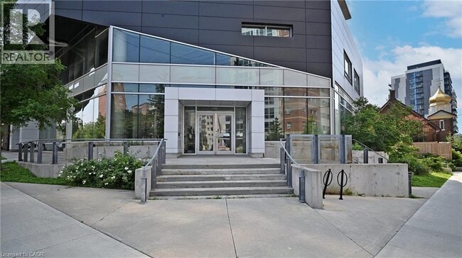 Building Photo - 158 King St N