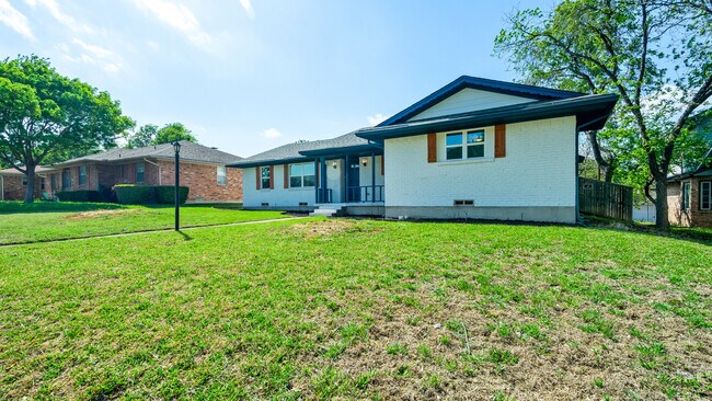 Building Photo - 8821 Forest Cliff Dr
