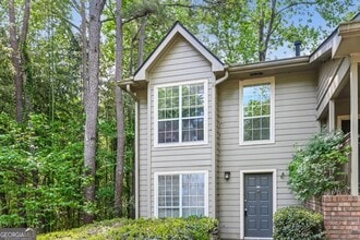 Building Photo - 201 Lenox Way NE