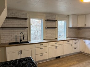 Building Photo - 238 Schiller St