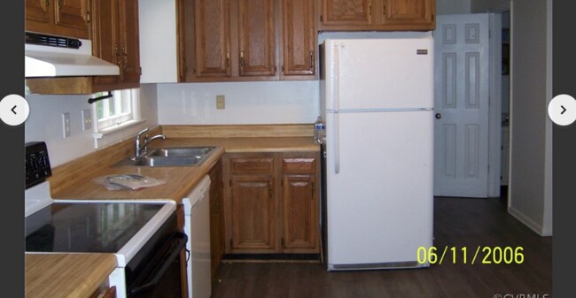 Foto del edificio - 10403 Warren Rd