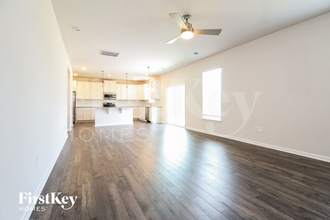 Building Photo - 804 Birchcrest Wy