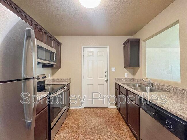 Building Photo - 1577 Kal Ct