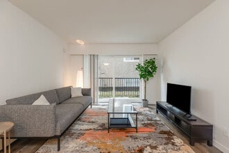 Building Photo - 254 E 12th Ave