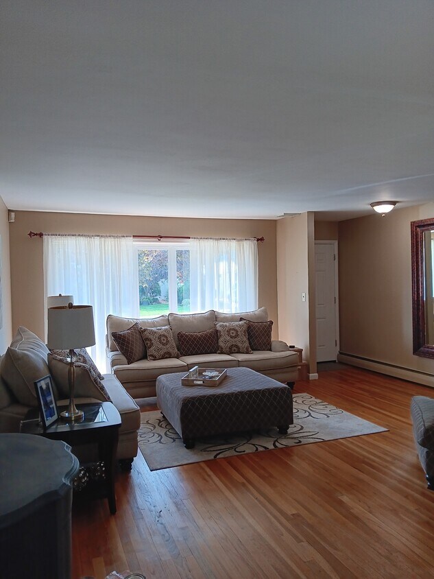 Primary Photo - 97 Redwood Ln
