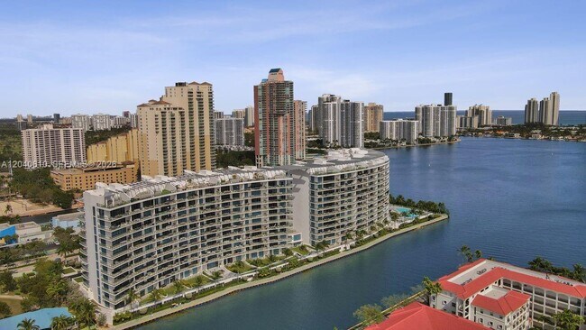 Foto del edificio - 3300 NE 188th St