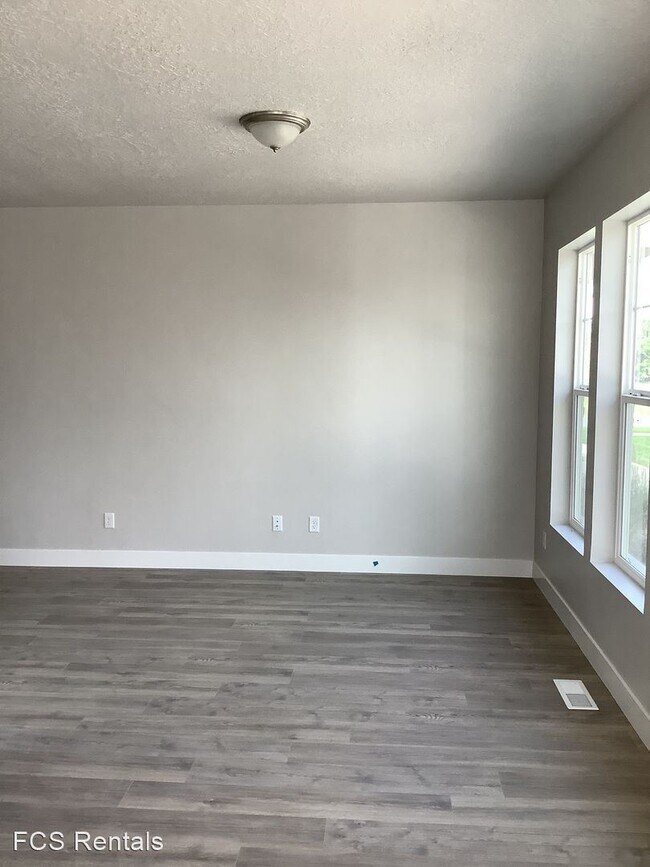 Building Photo - 3 br, 2.5 bath House - 1223 S. South Lane