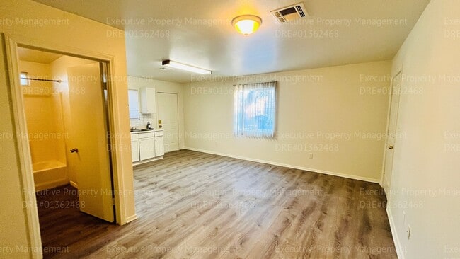 Building Photo - 1142 8th Pl