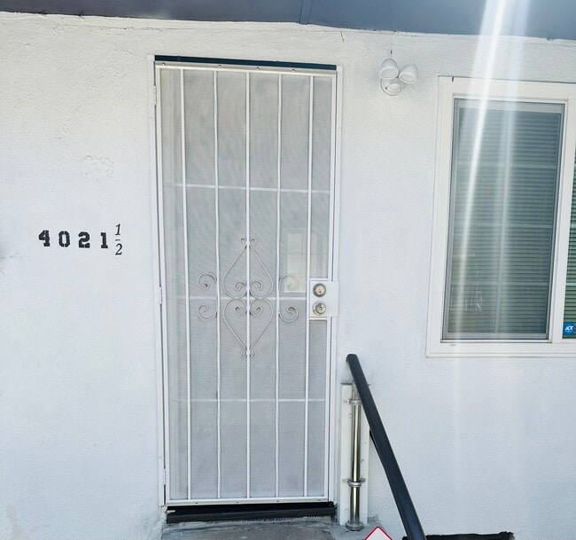 Building Photo - 4021 1/2 Walnut Grove Ave
