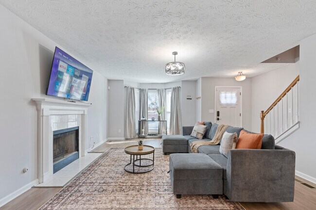 Foto del edificio - 729 Sunny Field Ln
