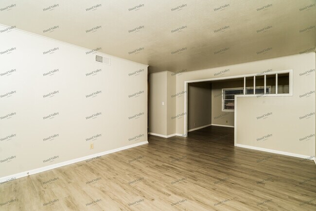 Foto del edificio - 5220 S Oswego Ave